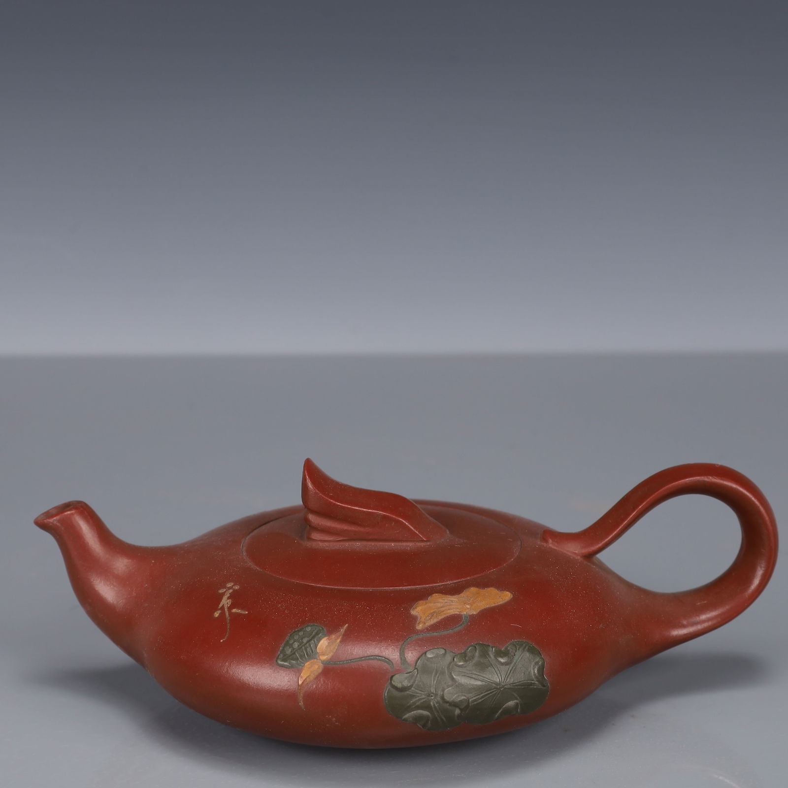 An Exquisite Purple Sands Lotus Pattern Teapot,With poem: An Exquisite Purple Sands Lotus Pattern Teapot,With poem,Qing Dynasty, China,With Mark,Size:6.7inx4.7inx1.8in,Weight:260g 