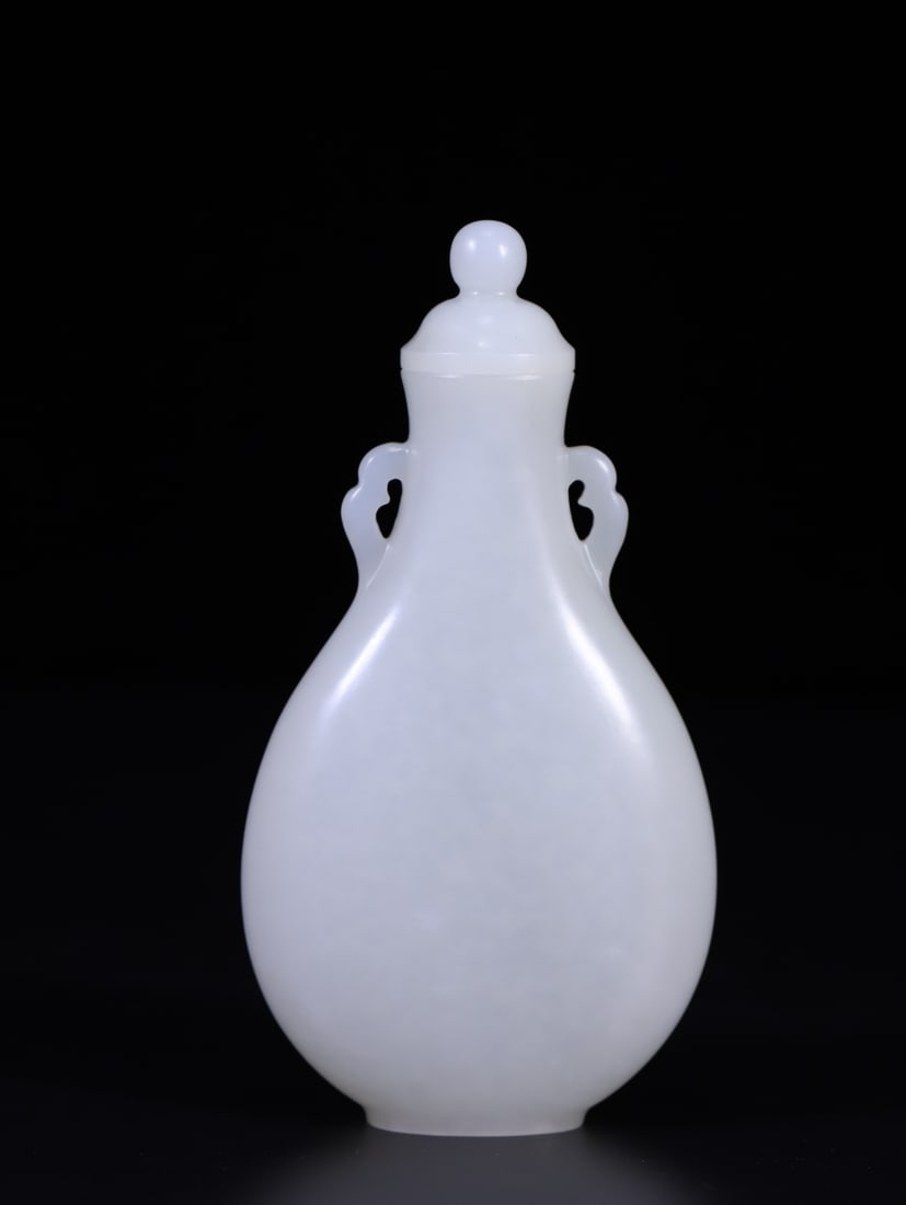 A Fine White Jade Vase - 3