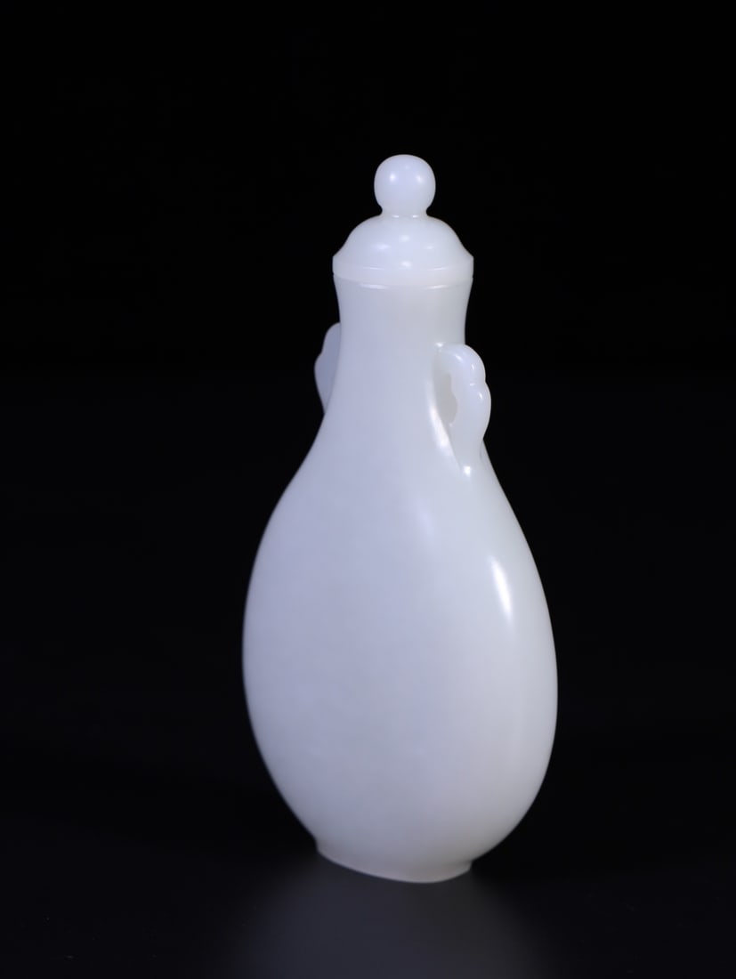 A Fine White Jade Vase - 4