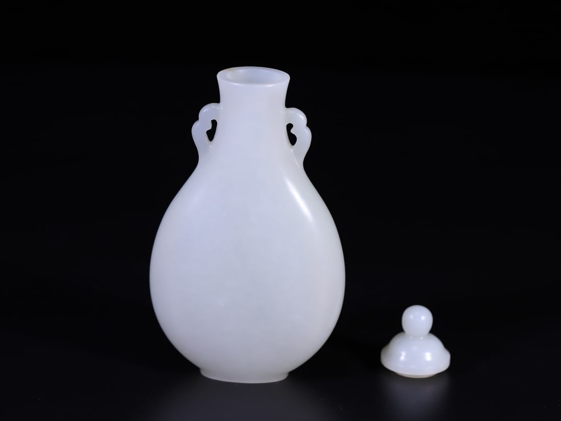 A Fine White Jade Vase - 5