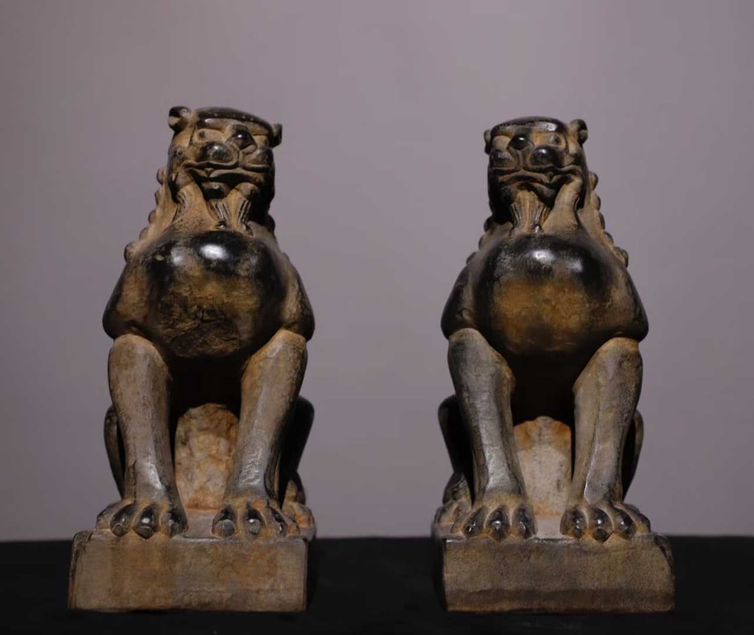 A Pair of Solemn Limestone Lion Ornament: A Pair of Solemn Limestone Lion Ornament,Tang Dynasty,China,Size:11inx5.1inx6.7in 一对青石狮子摆件,中国唐代