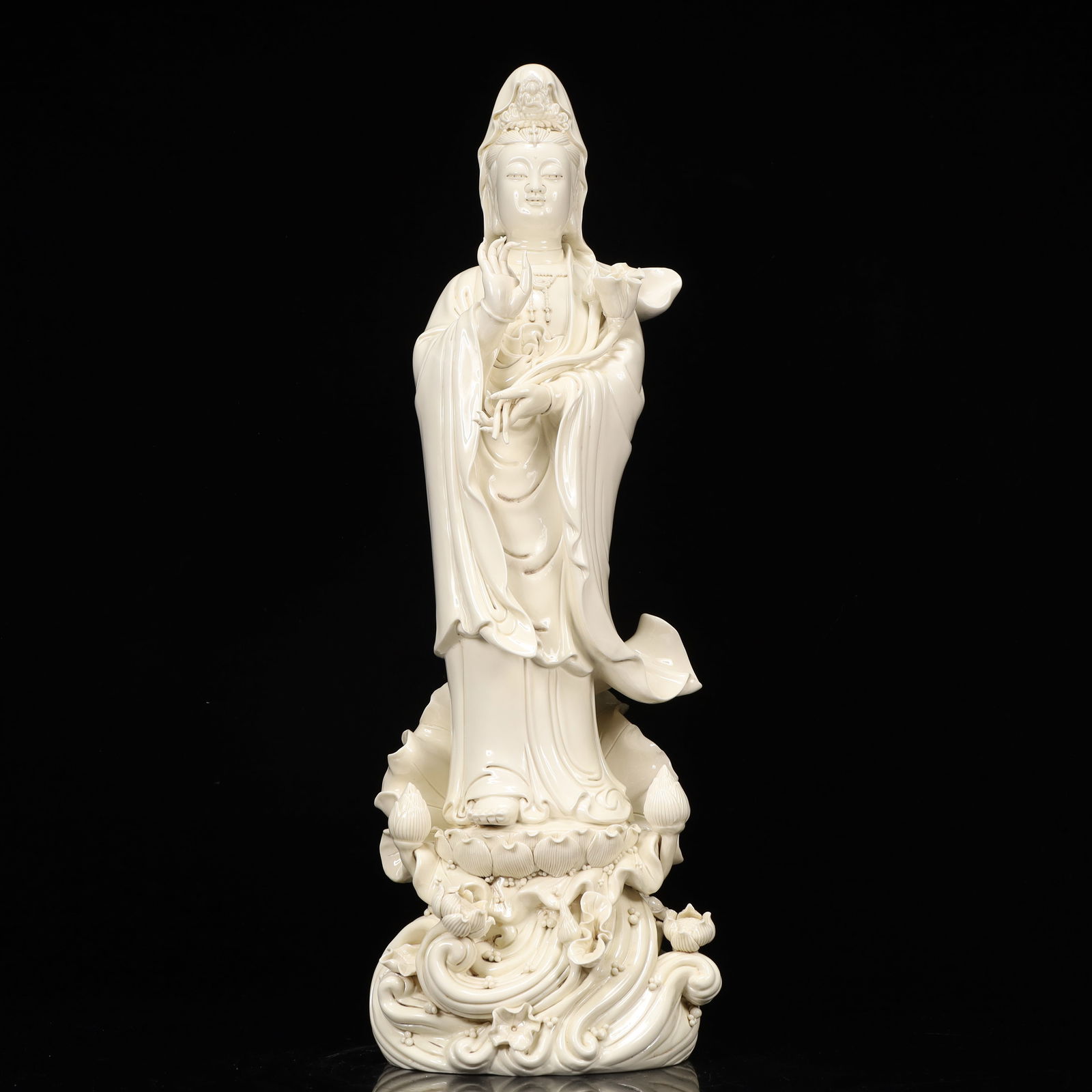 An Exquisite Blance-De-Chine Statue of Avalokitesvara: An Exquisite Blance-De-Chine Statue of Avalokitesvara, Qing Dynasty, China, With Mark, Size:9.1inx5.5inx27.2in, Weight:7100g 