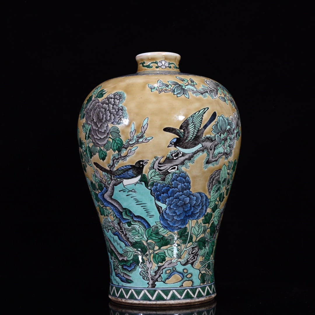 An Exquisite Wucai Flower and Bird Pattern Vase (1 of 9)