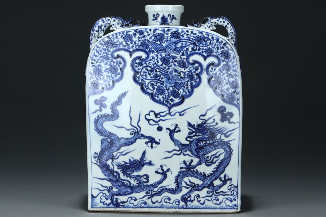 A Rare Blue and White Auspicious Cloud and Dragon Pattern Vase: A Rare Blue and White Auspicious Cloud and Dragon Pattern Vase,Yuan Dynasty,China,Size:14.8inx11in 青花祥云龙纹瓶,中国元代