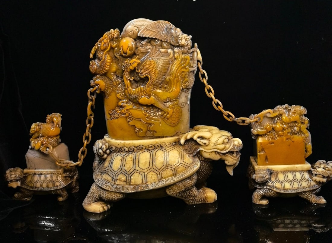 A Set of Fine Tianhuang Stone Auspicious Beast Seals: A Set of Fine Tianhuang Stone Auspicious Beast Seals,Qing Dynasty,China,Size:13.8inx8.3in 一套田黄石瑞兽印章,中国清代