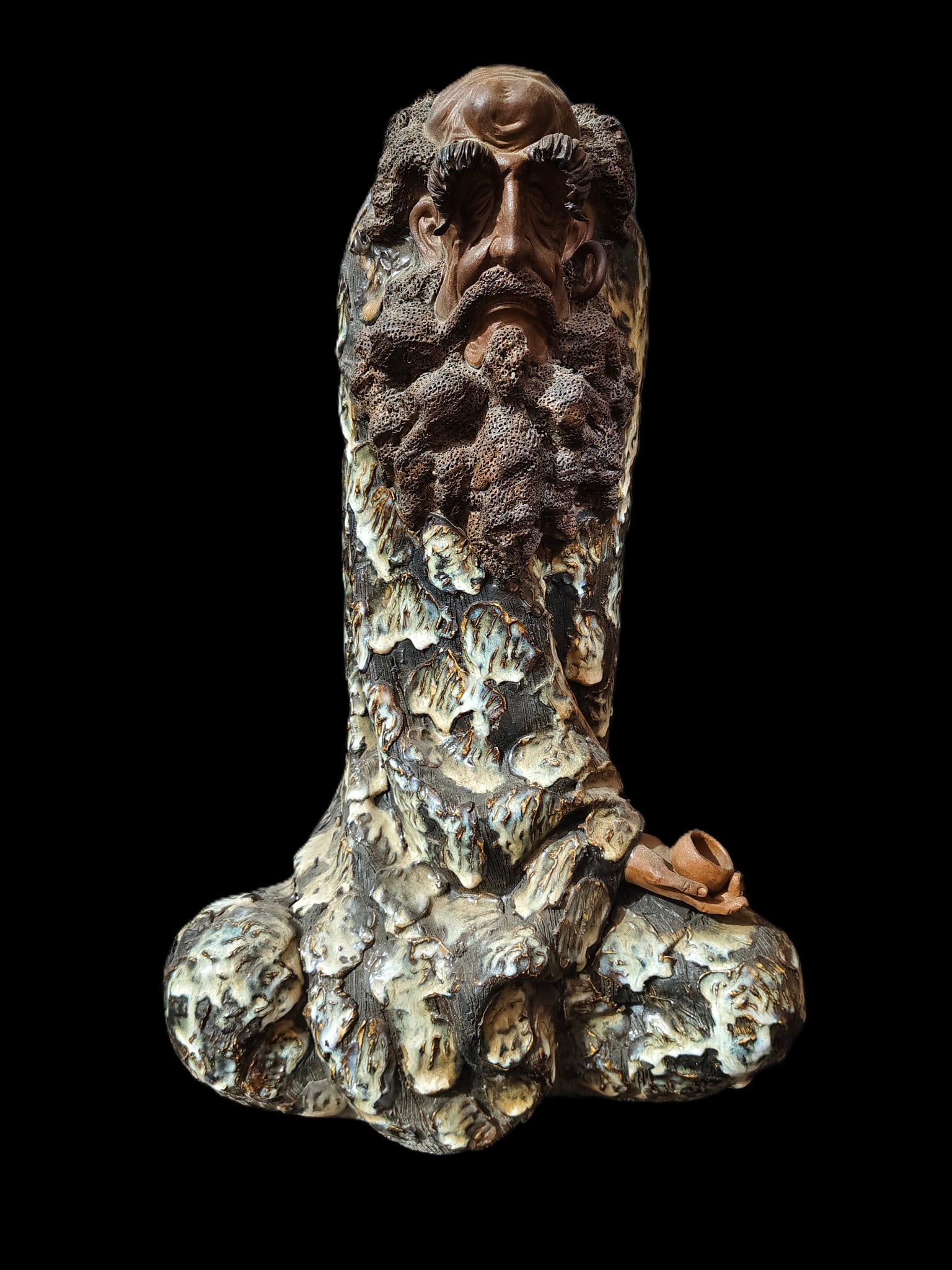 A Huge Shiwan yao Statue of Bodhidharma: A Huge Shiwan yao Statue of Bodhidharma,Qing Dynasty, China,Size:12.6inx9.1inx19.3in 石湾窑达摩像,中国清代