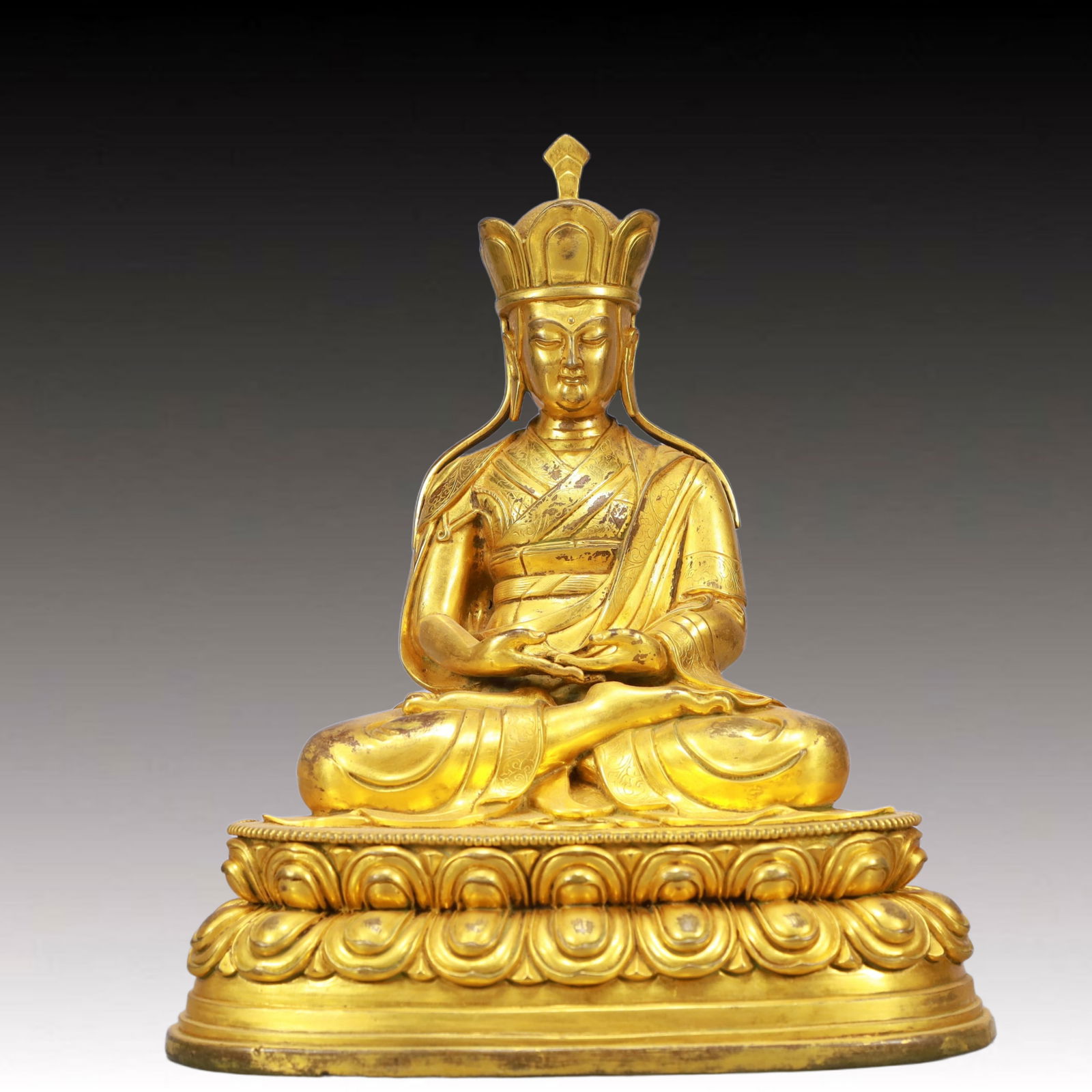 A Solemn Gilt Bronze Statue of Kshitigarbha Bodhisattva: A Solemn Gilt Bronze Statue of Kshitigarbha Bodhisattva,Qing Dynasty, China,Size:7.9inx5.9inx9.4in,Weight:2850g 