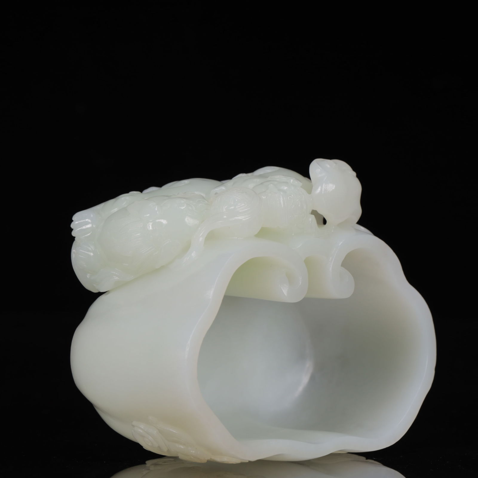 An Exquisite White Jade Lion Pattern Washer - 10