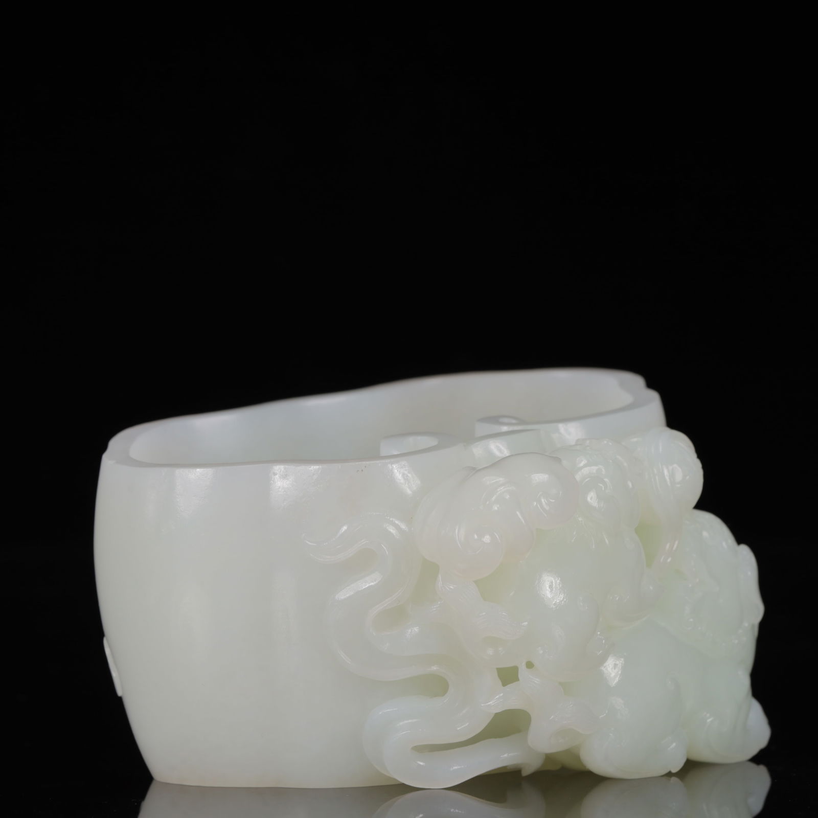An Exquisite White Jade Lion Pattern Washer - 2