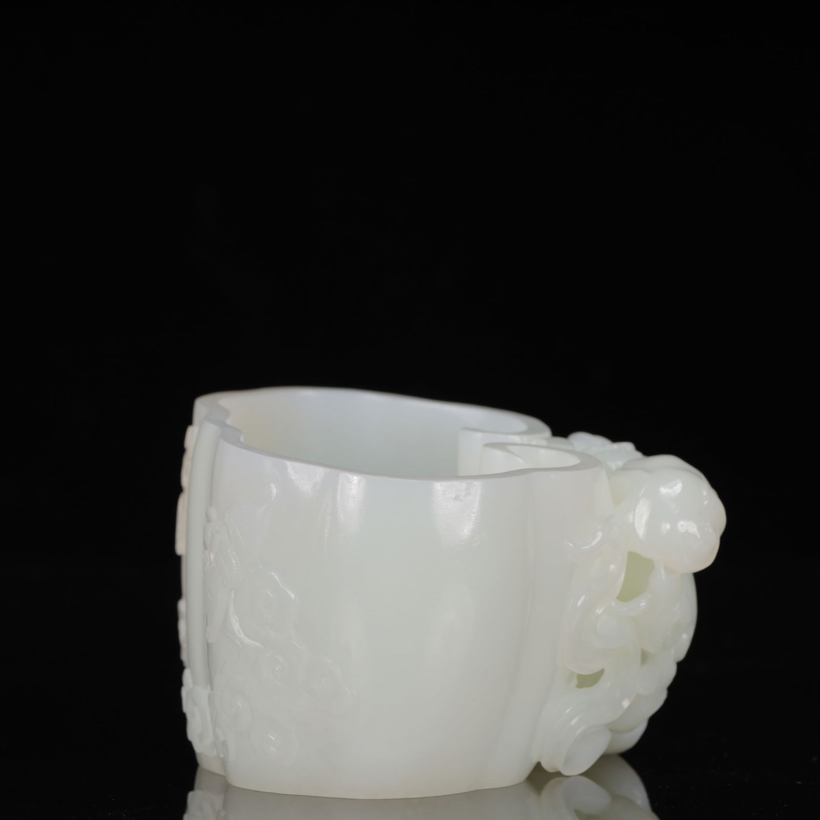 An Exquisite White Jade Lion Pattern Washer - 3