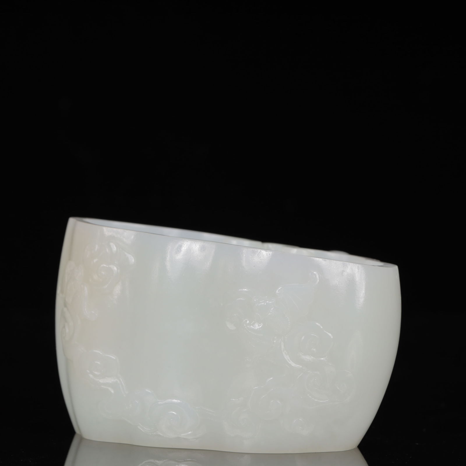 An Exquisite White Jade Lion Pattern Washer - 4