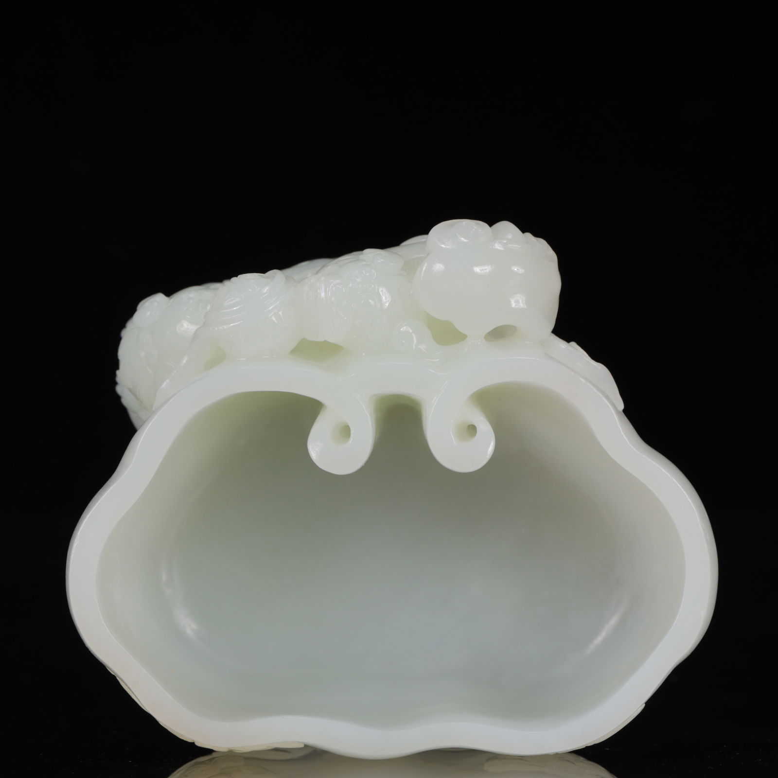An Exquisite White Jade Lion Pattern Washer - 8