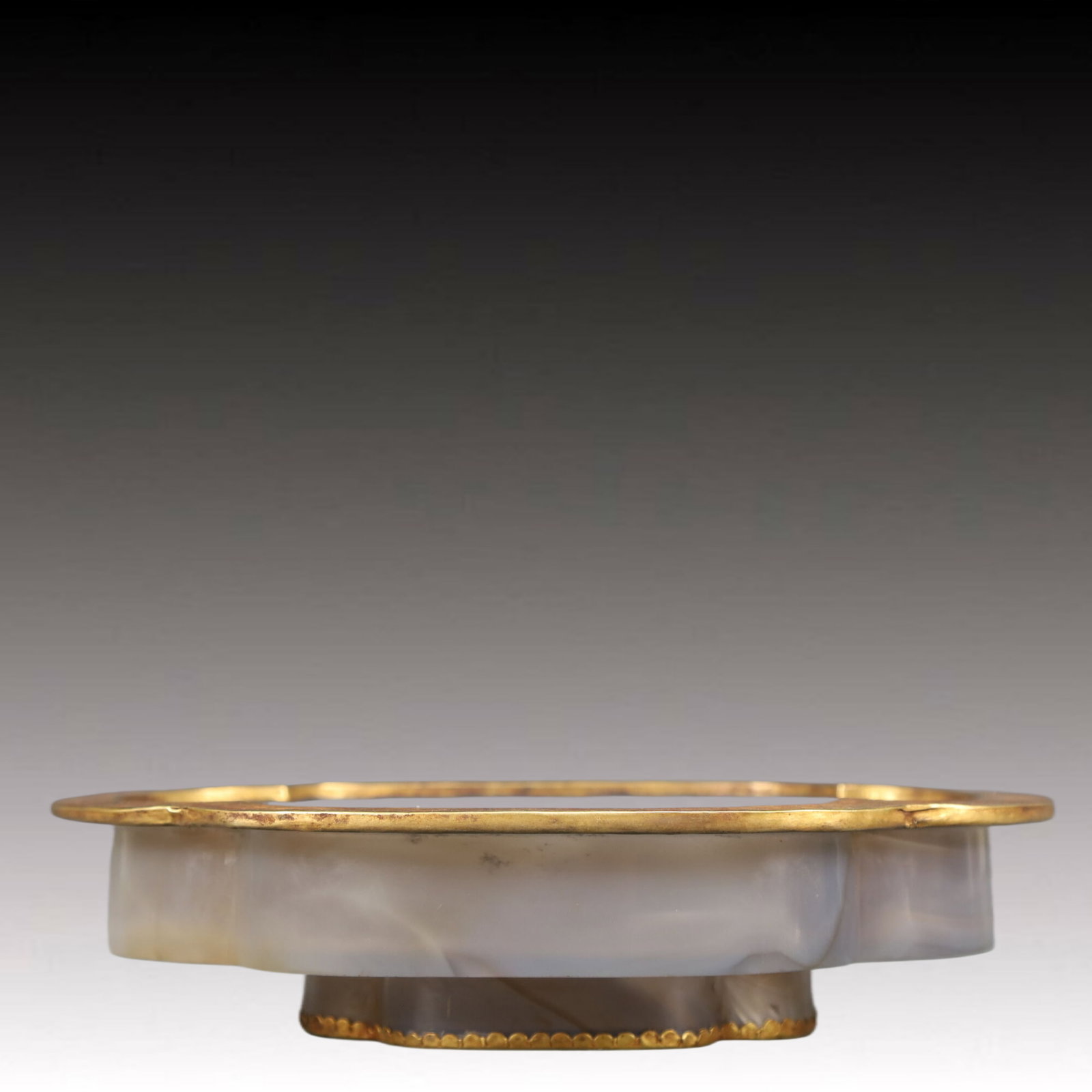 An Exquisite Agate Cover with Gold Brush Washer: An Exquisite Agate Cover with Gold Brush Washer,Qing Dynasty, China,Size:7.5inx5.5inx1.8in,Weight:350g 玛瑙包金水洗，中国清代