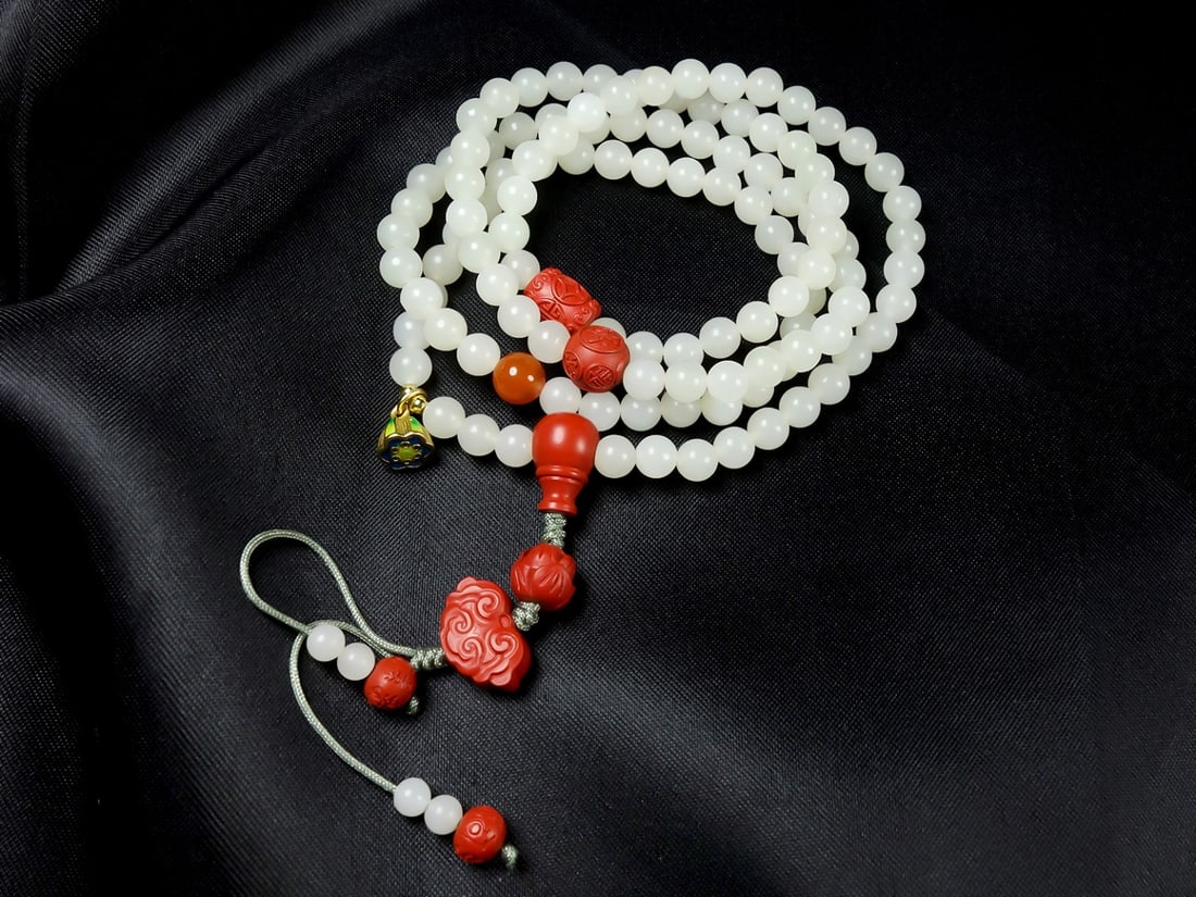 An Exquisite White Jade Bracelets: An Exquisite White Jade Bracelets,Size:(bead)0.2in 白玉手链