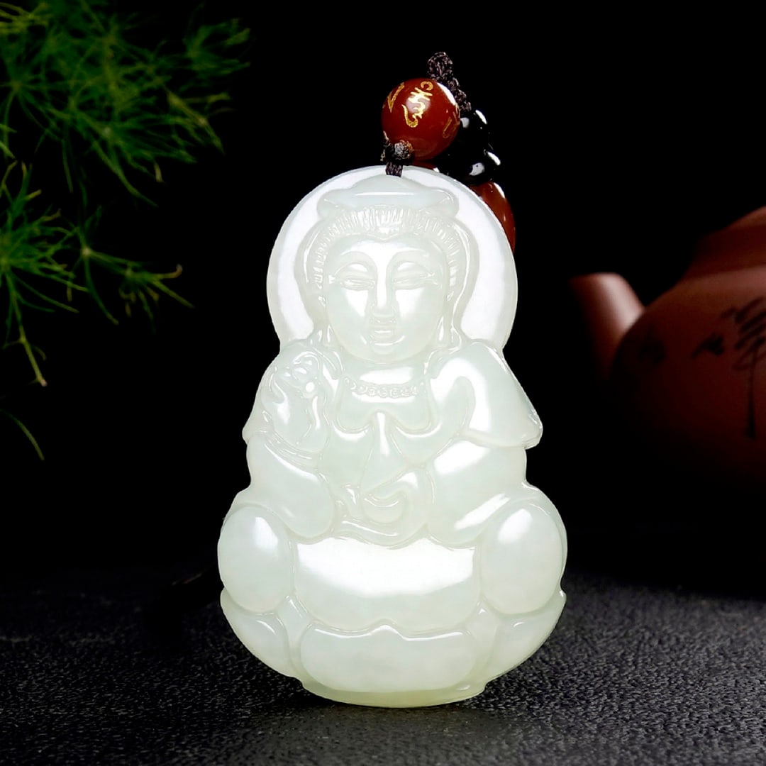 An Exquisite White Jade Statue of Avalokitesvara Pendant: An Exquisite White Jade Statue of Avalokitesvara Pendant,Size:2.3inx1.4inx0.4in 白玉观音像挂件