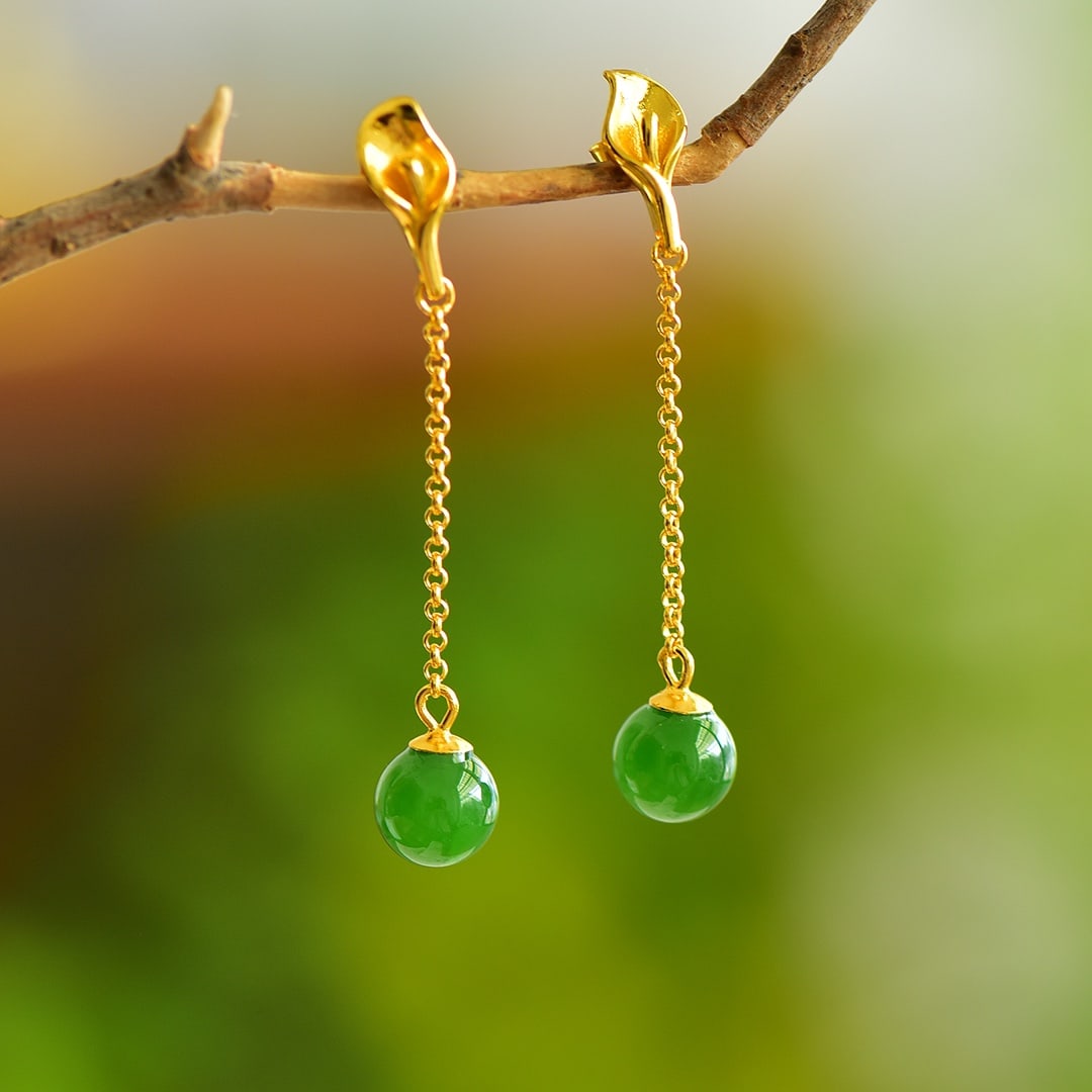 A Pair of Exquisite Sterling Silver-Gold Plated Inlaid Jasper Earrings: A Pair of Exquisite Sterling Silver-Gold Plated Inlaid Jasper Earrings 一对纯银镀金镶碧玉耳环