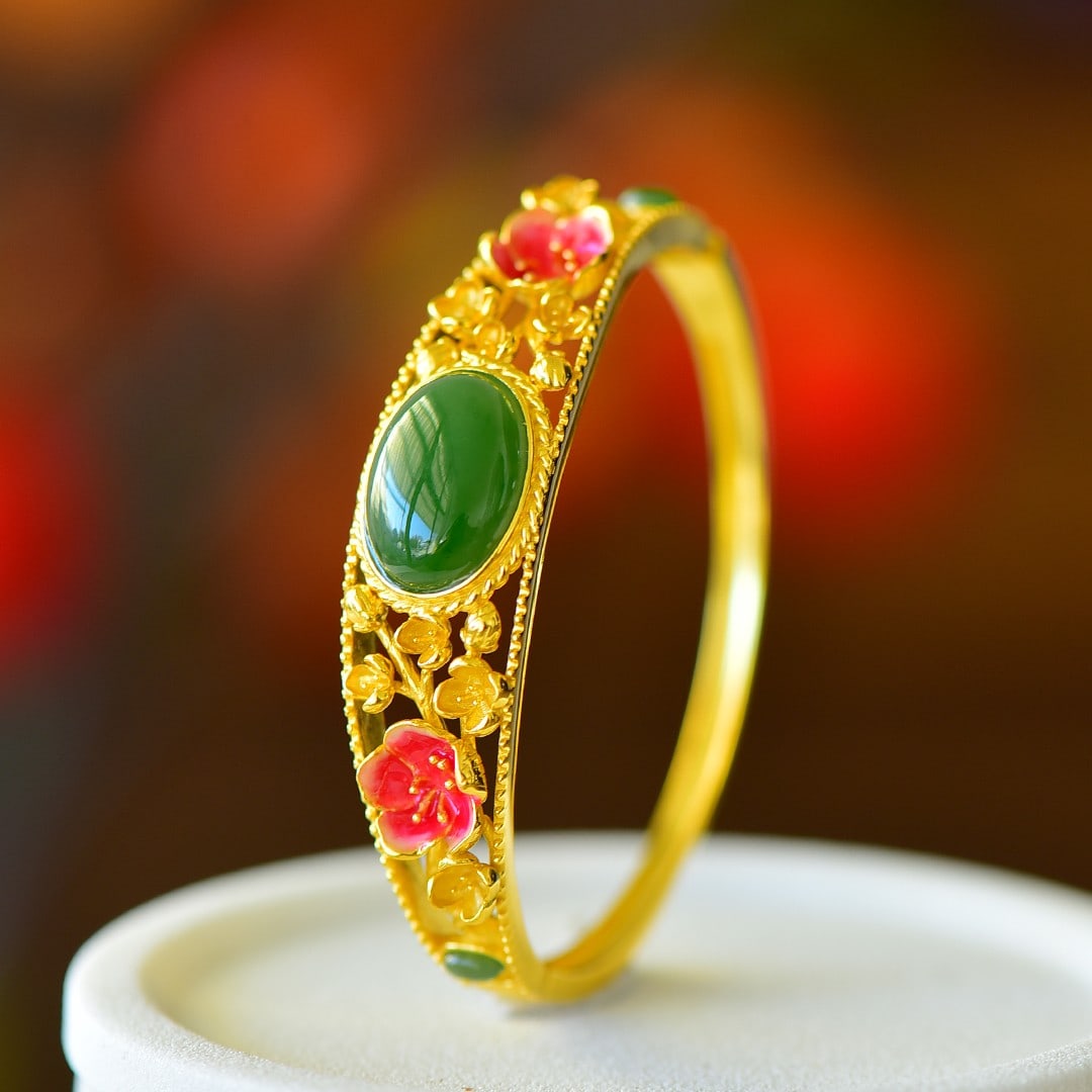 An Exquisite Sterling Silver-Gold Plated Inlaid Jasper Enamel Bracelet: An Exquisite Sterling Silver-Gold Plated Inlaid Jasper Enamel Bracelet,Size:0.5inx0.7in 纯银镀金镶碧玉珐琅手镯