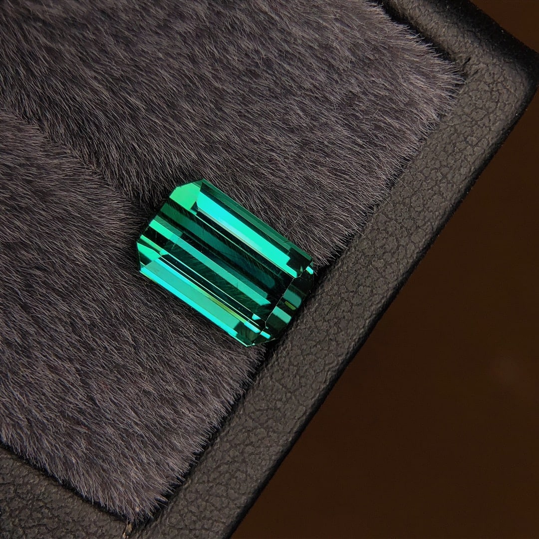 3.82Ctw Natural Tourmaline Loose: 3.82Ctw Natural Tourmaline Loose,Size:0.4inx0.3inx0.2in 3.82Ctw天然碧玺裸石