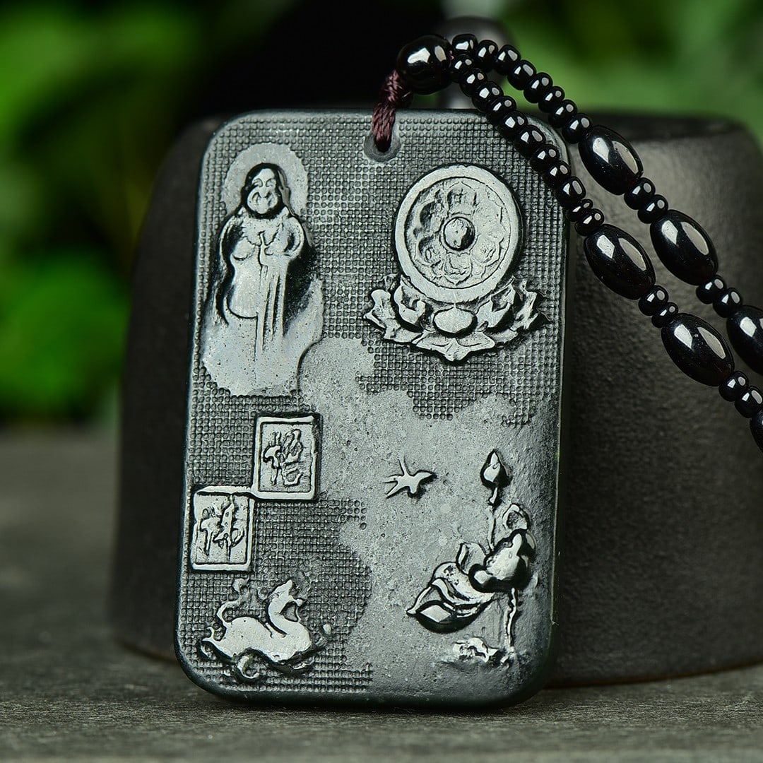 An Exquisite Sapphire Landscape and Buddha Pattern Pendant: An Exquisite Sapphire Landscape and Buddha Pattern Pendant,Size:1.5inx2.4in 寓意:吉祥 玉脂温润 工艺精湛 青玉山