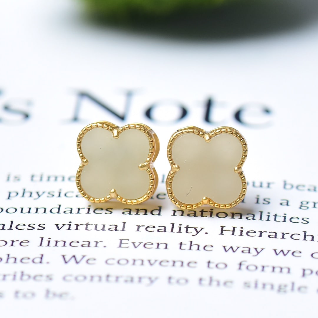 A Pair of Exquisite Sterling Silver-Gold Plated Inlaid White Jade Earrings: A Pair of Exquisite Sterling Silver-Gold Plated Inlaid White Jade Earrings 一对纯银镀金镶白玉耳环