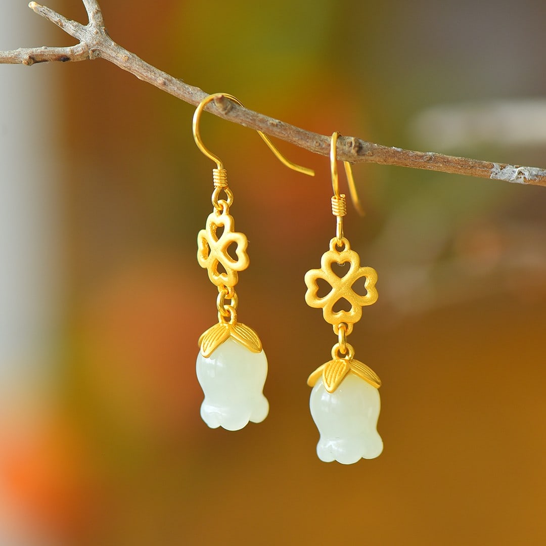 A Pair of Exquisite Sterling Silver-Gold Plated Inlaid White Jade Earrings: A Pair of Exquisite Sterling Silver-Gold Plated Inlaid White Jade Earrings,Size:0.4inx0.4in 一对纯银镀金镶白玉耳环