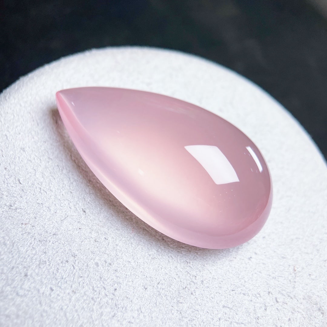 30.8g Natural Crystal Loose: 30.8g Natural Crystal Loose,Size: 2inx1.1inx0.7in 30.8g天然水晶裸石