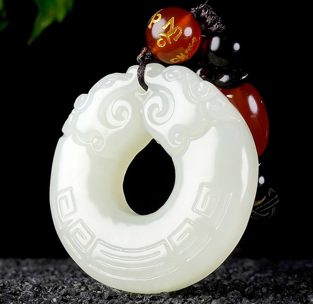 An Exquisite White Jade Dragon Pattern Pendant - 2