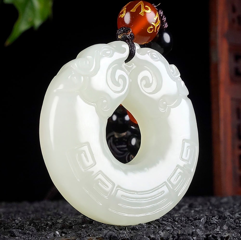 An Exquisite White Jade Dragon Pattern Pendant - 3