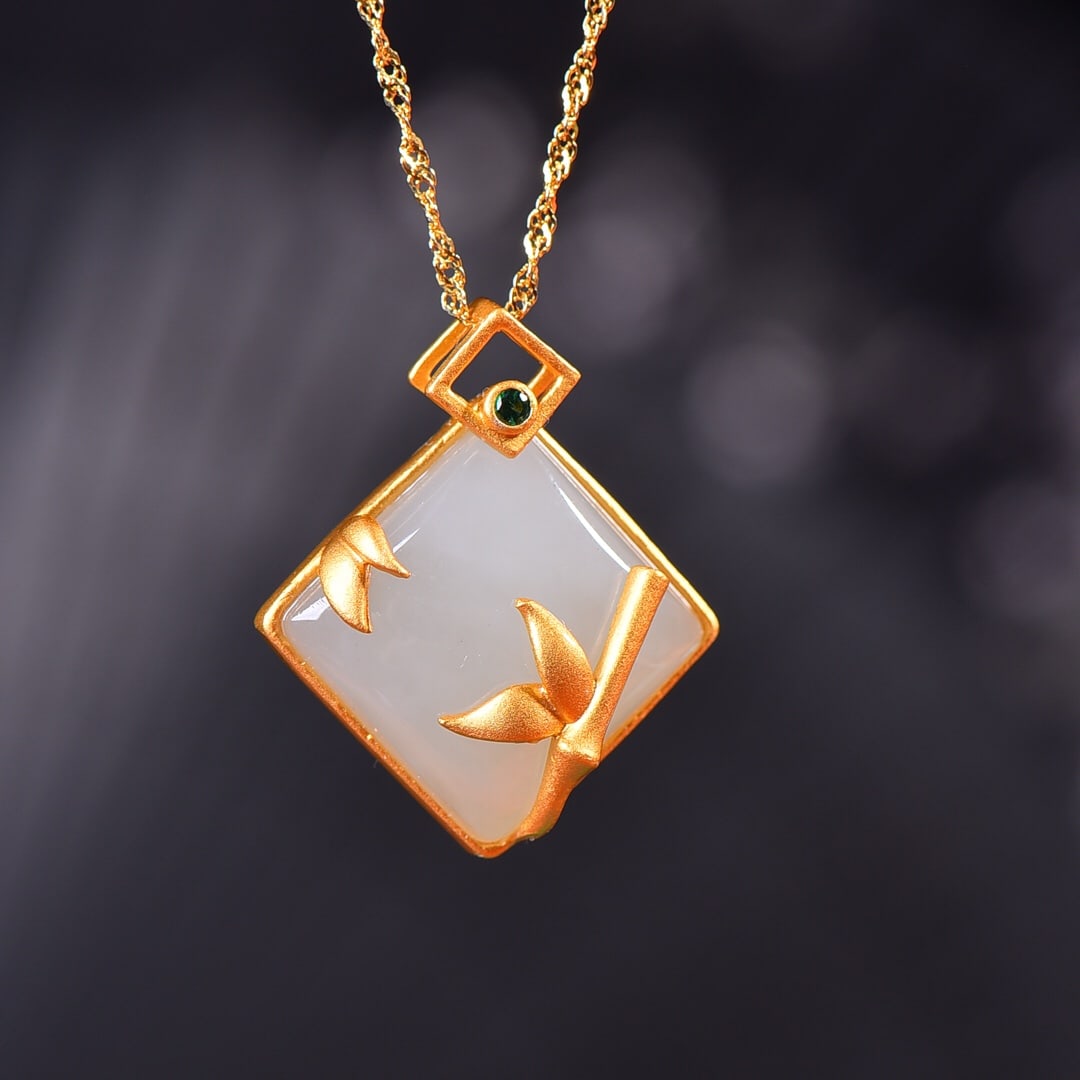 An Exquisite Sterling Silver-Gold Plated Inlaid White Jade Necklace: An Exquisite Sterling Silver-Gold Plated Inlaid White Jade Necklace,Size:0.6inx0.6in 纯银镀金镶白玉项链