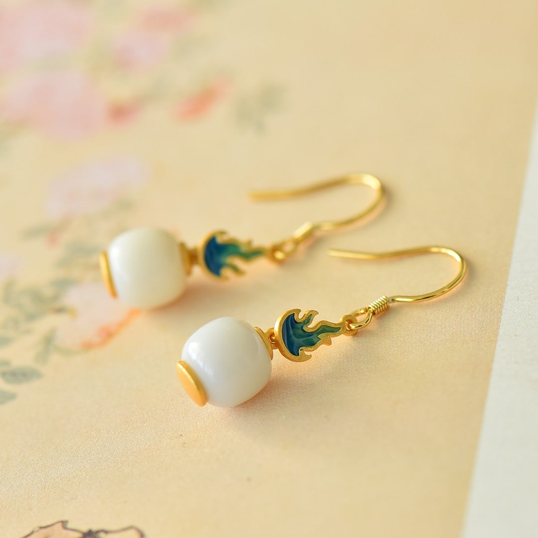 A Pair of Exquisite Sterling Silver-Gold Plated Inlaid White Jade Enamel Earrings: A Pair of Exquisite Sterling Silver-Gold Plated Inlaid White Jade Enamel Earrings,Size:0.3inx0.4in 