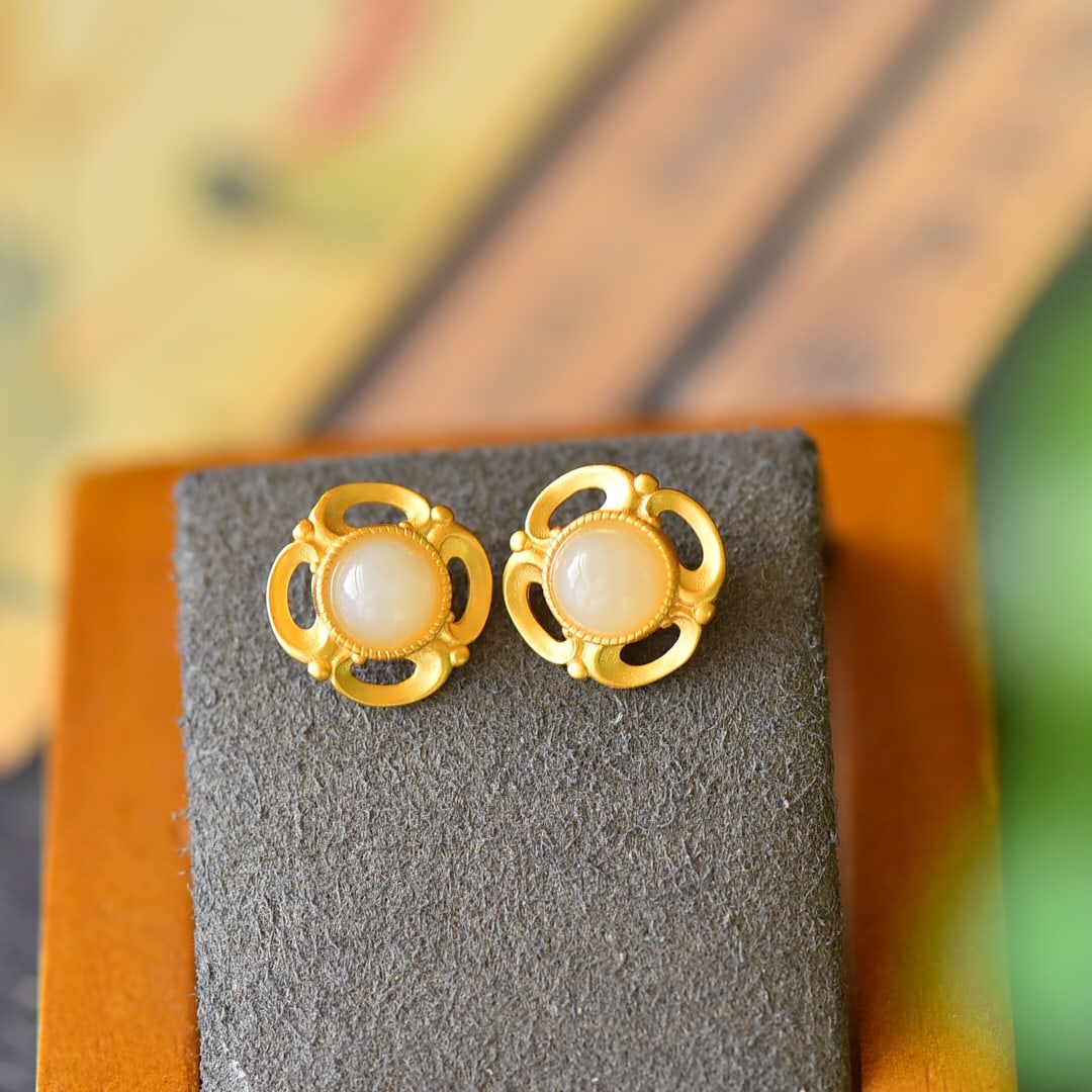 A Pair of Exquisite Sterling Silver-Gold Plated Inlaid White Jade Earrings: A Pair of Exquisite Sterling Silver-Gold Plated Inlaid White Jade Earrings,Size:0.5inx0.5in 一对纯银镀金镶白玉耳钉