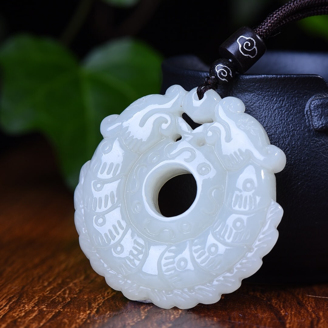 An Exquisite White Jade Beast Pattern Pendant - 3