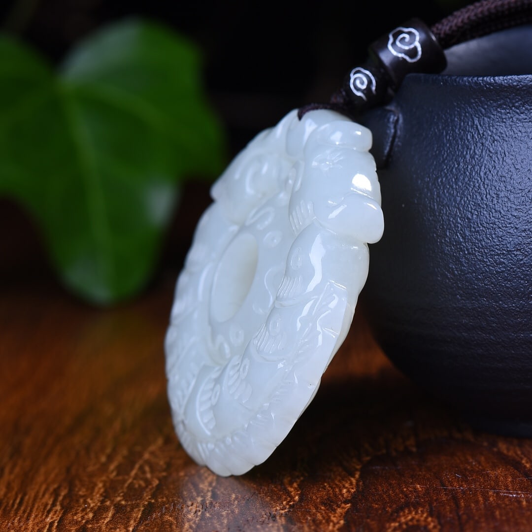 An Exquisite White Jade Beast Pattern Pendant - 4