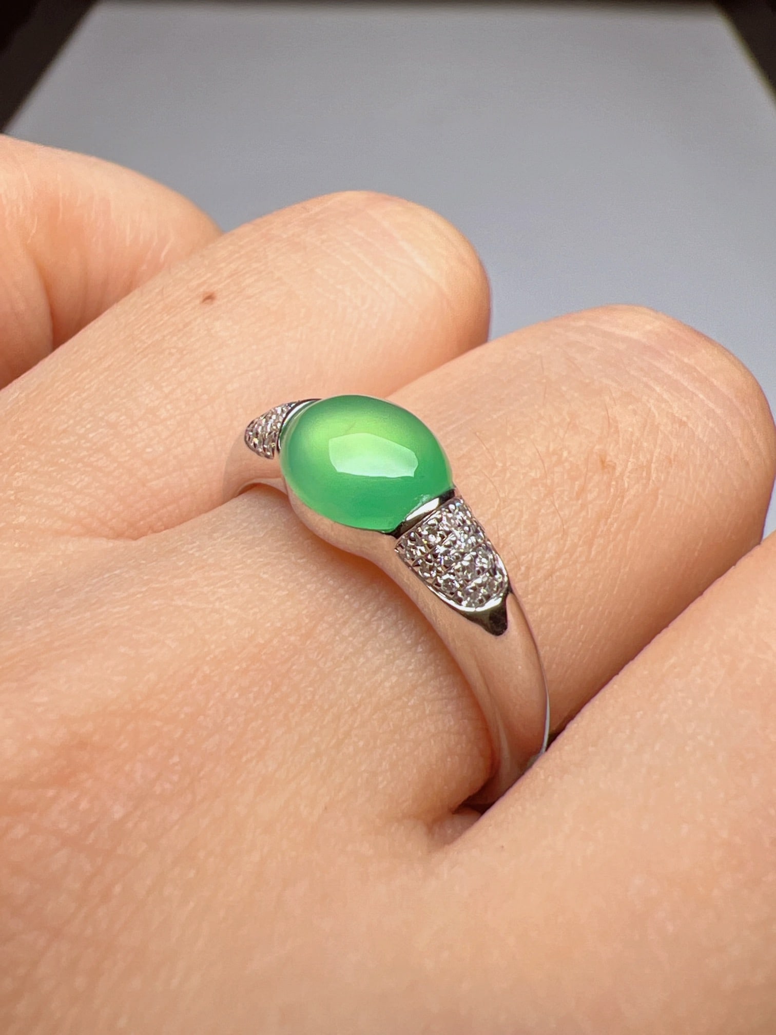 An Exquisite 18k Gold Diamond Inlaid Jadeite Ring: An Exquisite 18k Gold Diamond Inlaid Jadeite Ring,Size(Loose Stone):0.3inx0.2inx0.2in #13 18k金钻镶嵌翡翠戒指