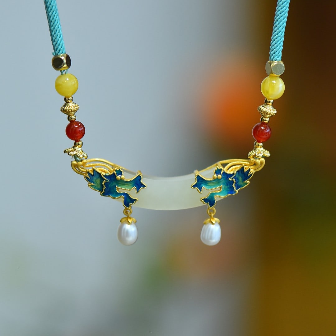 An Exquisite Sterling Silver-Gold Plated Inlaid White Jade Pendant,Inlaid Pearl: An Exquisite Sterling Silver-Gold Plated Inlaid White Jade Pendant,Inlaid Pearl 纯银镀金镶白玉吊坠,嵌珍珠