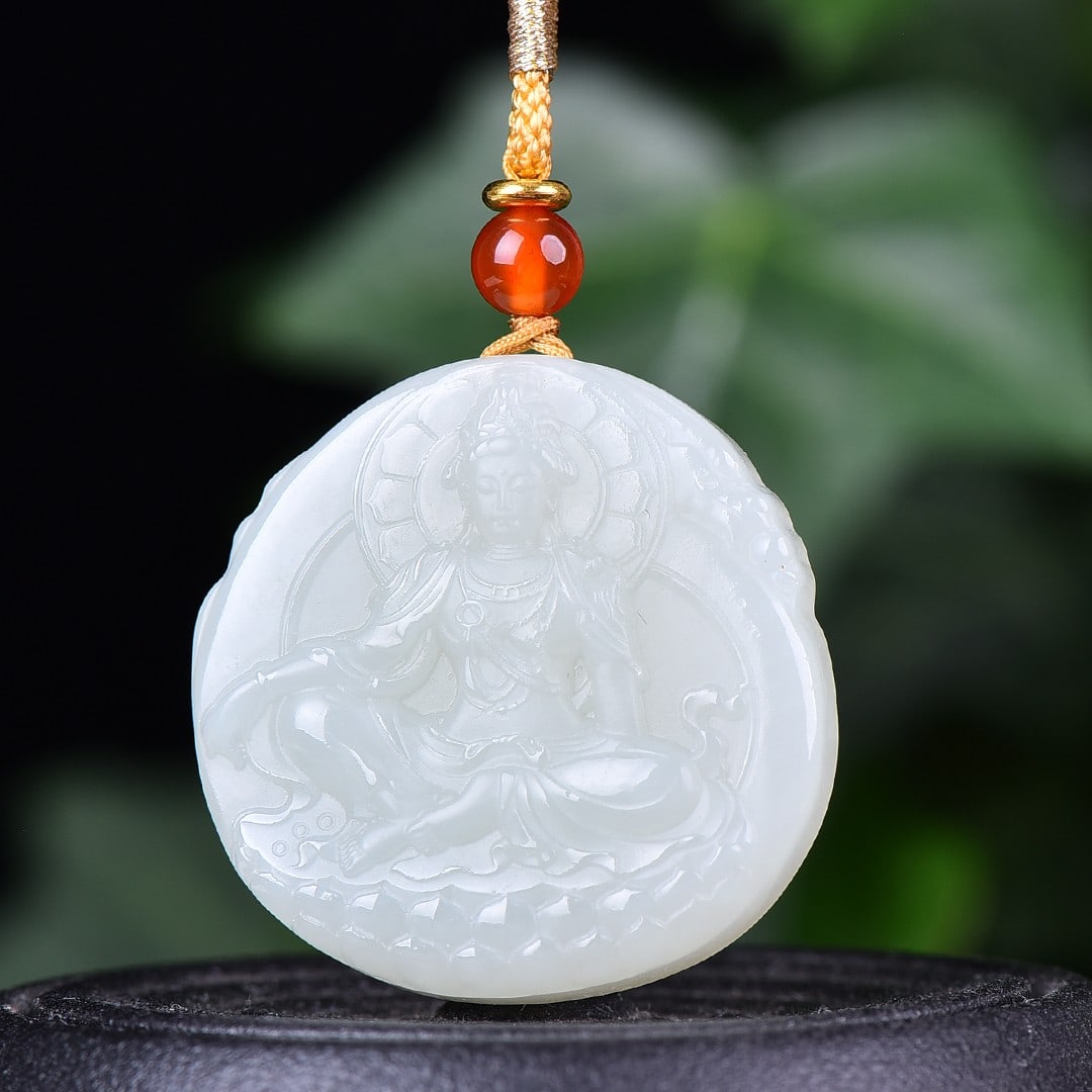 An Exquisite White Jade Statue of Avalokitesvara Pendant: An Exquisite White Jade Statue of Avalokitesvara Pendant,Size:1.4inx1.4in 白玉观音像挂件