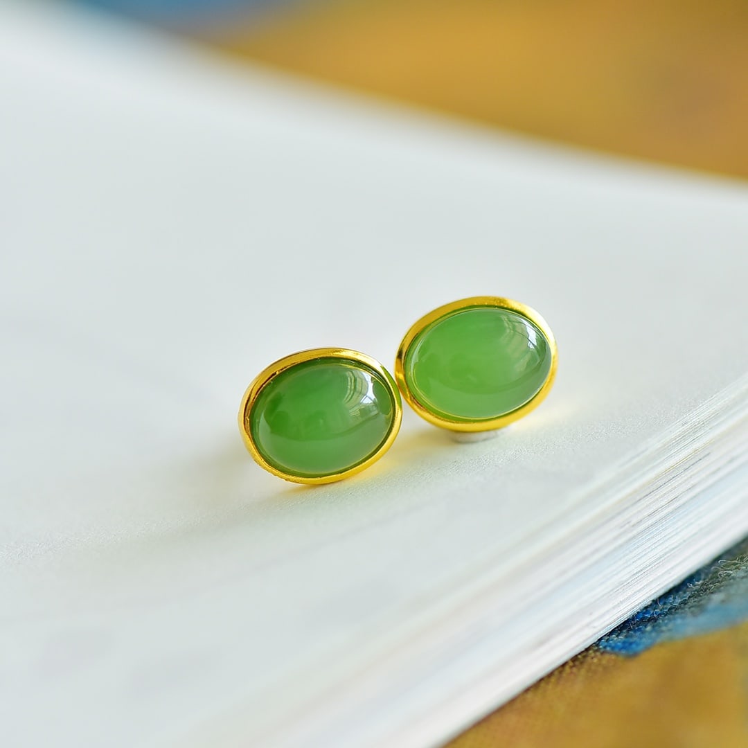 A Pair of Exquisite Sterling Silver-Gold Plated Inlaid Jasper Earrings: A Pair of Exquisite Sterling Silver-Gold Plated Inlaid Jasper Earrings 一对纯银镀金镶碧玉耳环