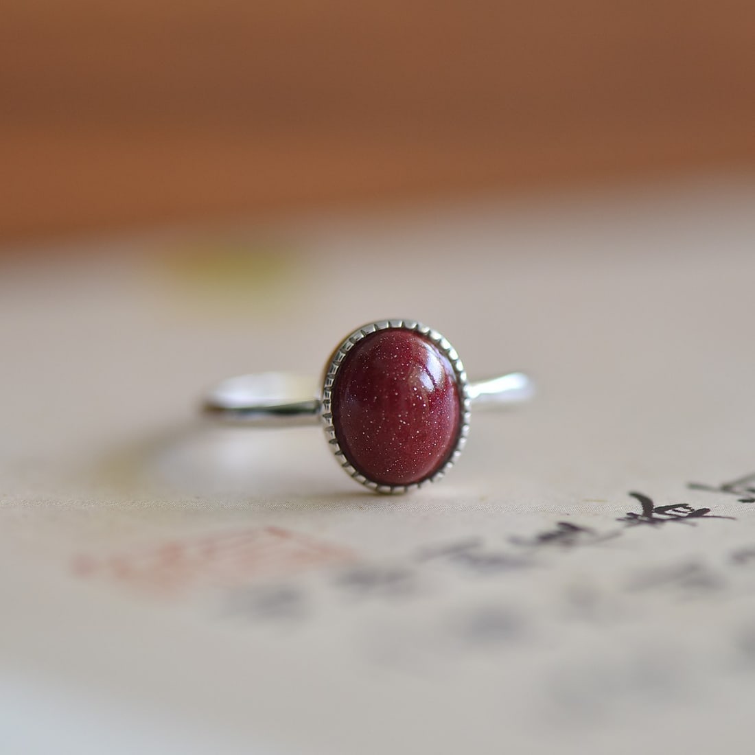 An Exquisite Sterling Silver Inlaid Cinnabar Ring: An Exquisite Sterling Silver Inlaid Cinnabar Ring,Size:0.3inx0.4in 寓意:圆圆满满、事事如意 