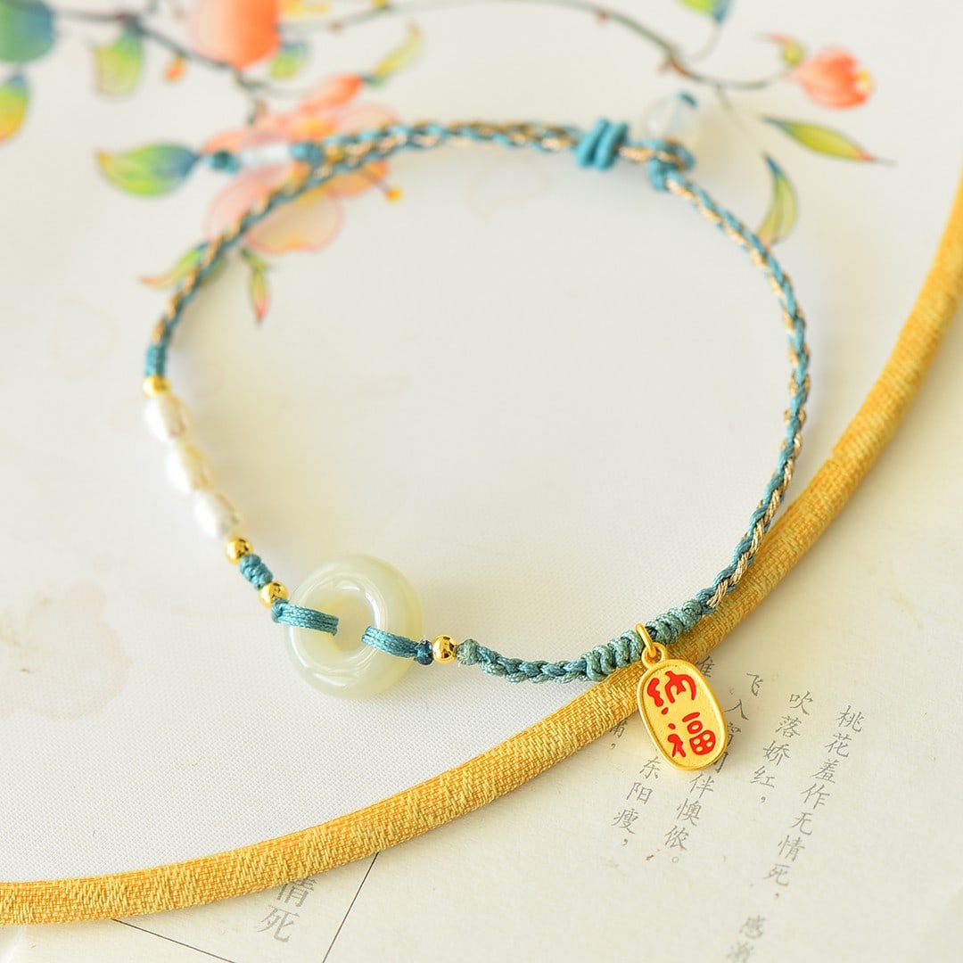 An Exquisite Sterling Silver-Gold Plated Inlaid White Jade Bracelet: An Exquisite Sterling Silver-Gold Plated Inlaid White Jade Bracelet,Size:0.6inx0.6in 纯银镀金镶白玉手链