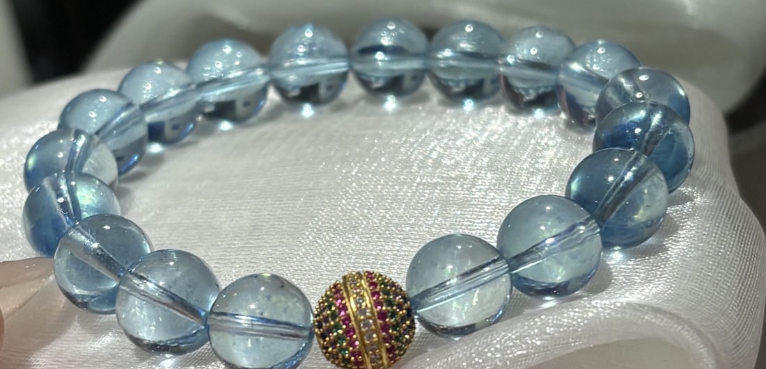 An Exquisite Aquamarine Bracelets: An Exquisite Aquamarine Bracelets,Size:0.4in,Weight:31.5g 海蓝宝手串