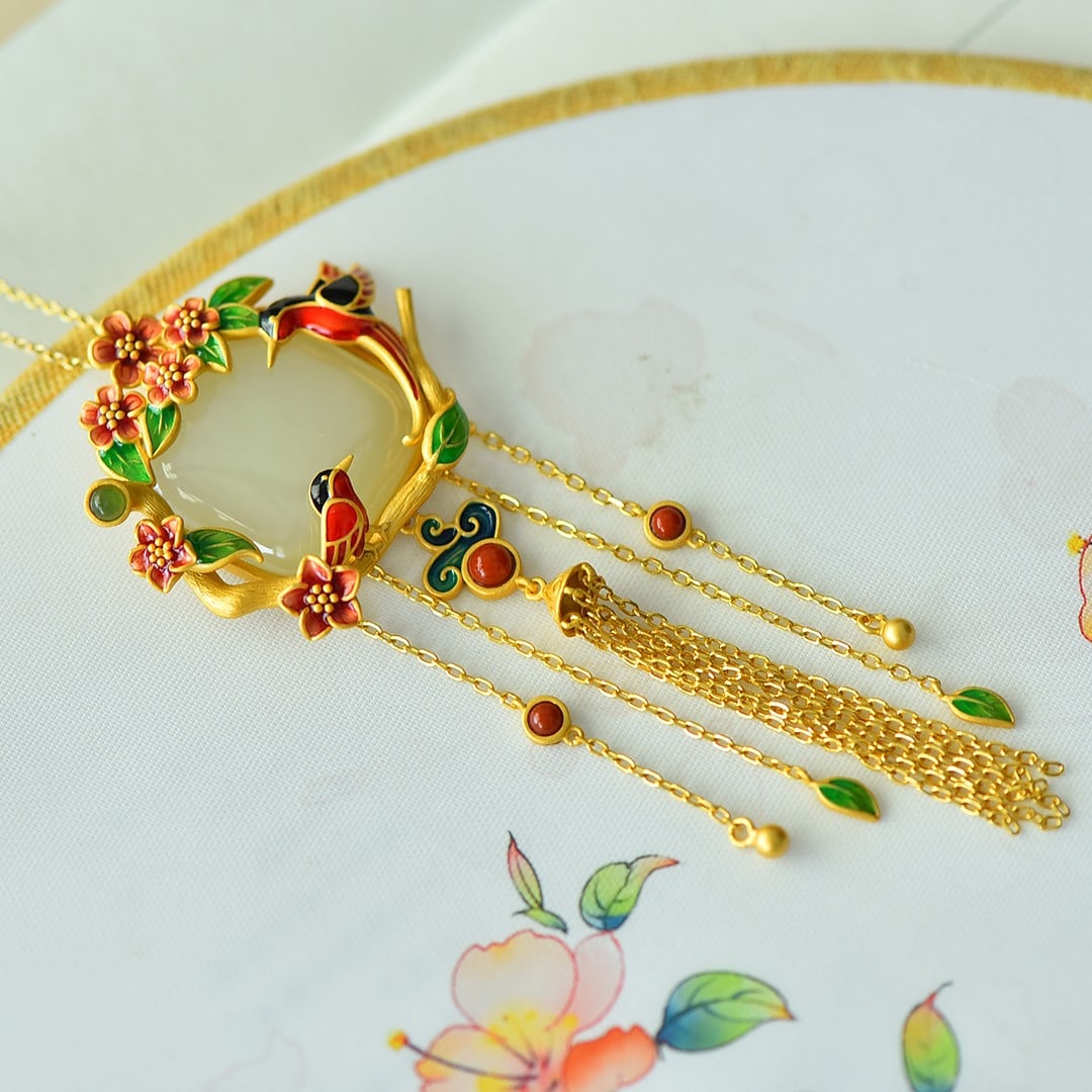 An Exquisite Sterling Silver-Gold Plated Inlaid White Jade Enamel Pendant: An Exquisite Sterling Silver-Gold Plated Inlaid White Jade Enamel Pendant 纯银镀金镶白玉珐琅吊坠