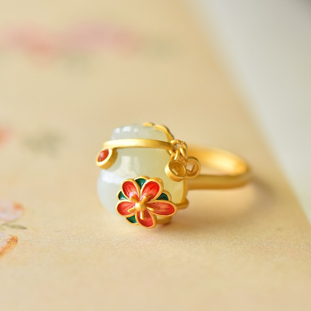 An Exquisite Sterling Silver-Gold Plated Inlaid White Jade Ring: An Exquisite Sterling Silver-Gold Plated Inlaid White Jade Ring,Size:0.5inx0.6in 纯银镀金镶白玉戒指