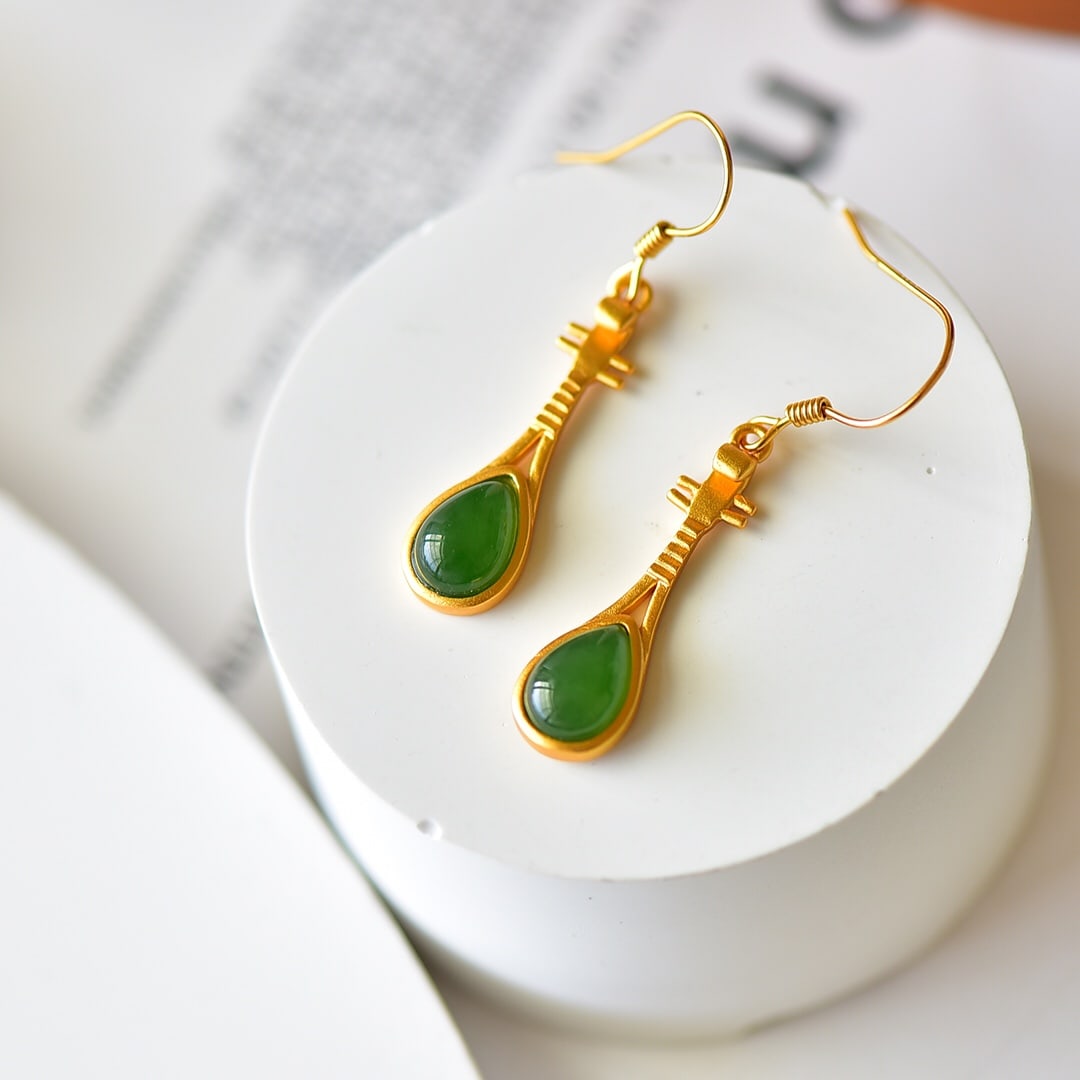 A Pair of Exquisite Sterling Silver-Gold Plated Inlaid Jasper Earrings: A Pair of Exquisite Sterling Silver-Gold Plated Inlaid Jasper Earrings 一对纯银镀金镶碧玉耳环