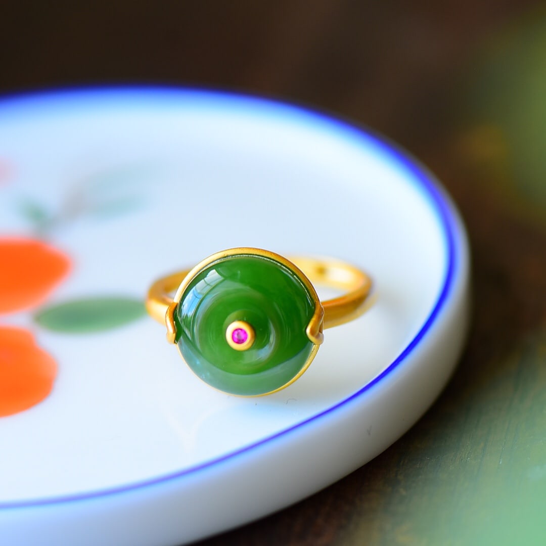 A Pair of Exquisite Sterling Silver-Gold Plated Inlaid Jasper Ring: A Pair of Exquisite Sterling Silver-Gold Plated Inlaid Jasper Ring,Size:0.5inx0.6in 纯银镀金镶碧玉戒指