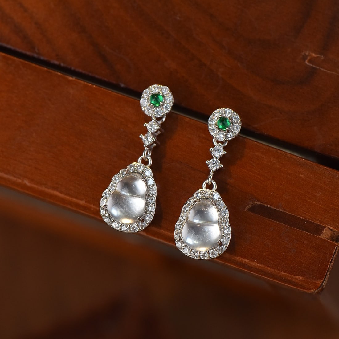 A Pair of Exquisite Sterling Silver Inlaid Jadeite Gourd Earrings,Inlaid Diamond: A Pair of Exquisite Sterling Silver Inlaid Jadeite Gourd Earrings,Inlaid Diamond,Size:0.2inx0.3in 寓意:冰清玉洁,繁星璀璨 