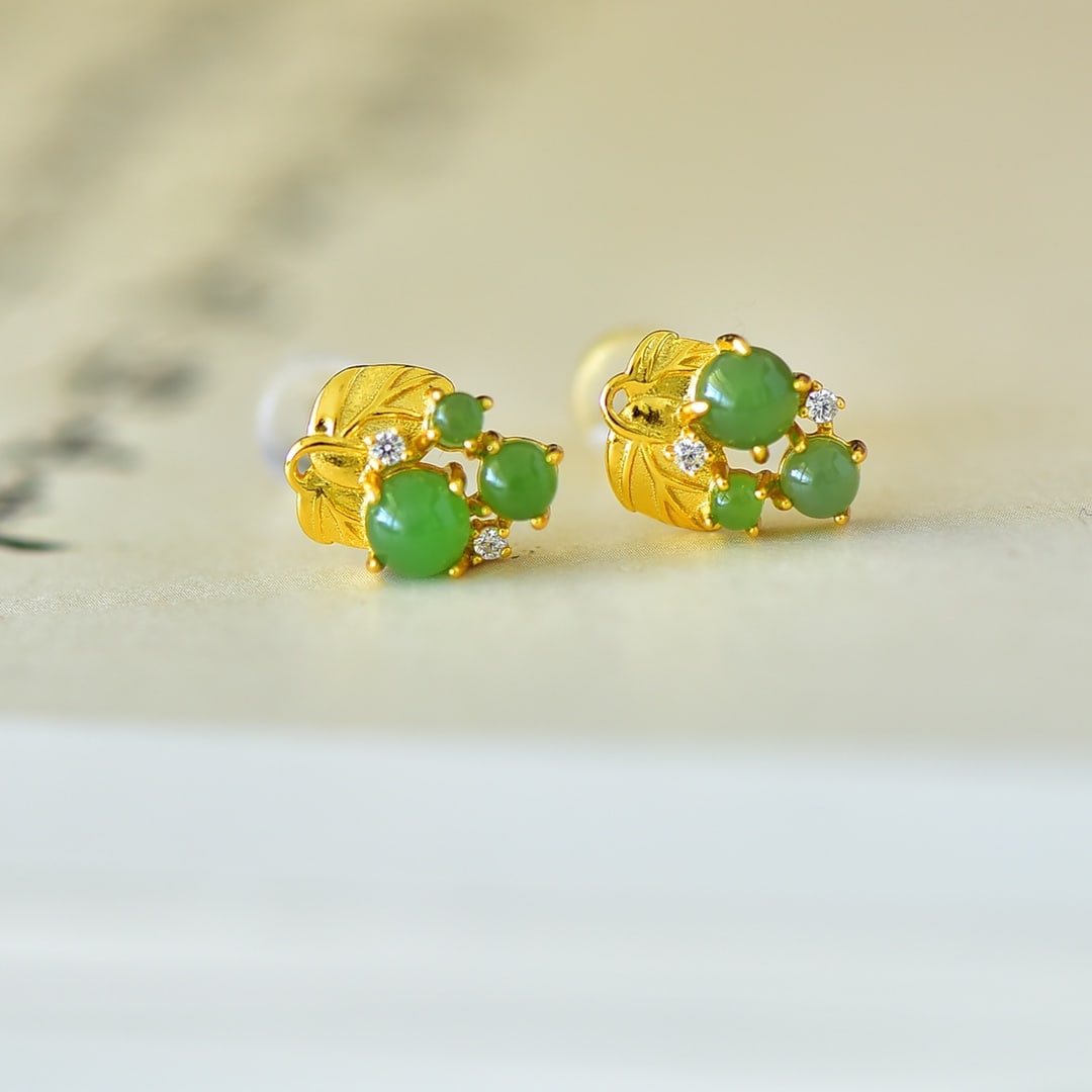 A Pair of Exquisite Sterling Silver-Gold Plated Inlaid Jasper Earrings: A Pair of Exquisite Sterling Silver-Gold Plated Inlaid Jasper Earrings,Size:0.2inx0.2in 一对纯银镀金镶碧玉耳环