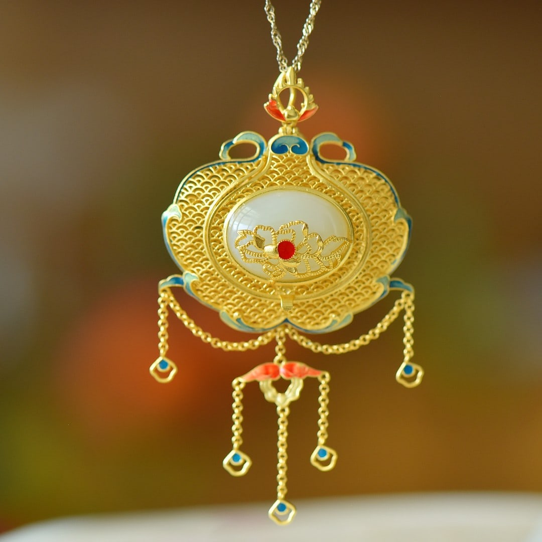 An Exquisite Sterling Silver-Gold Plated Inlaid White Jade Pendant: An Exquisite Sterling Silver-Gold Plated Inlaid White Jade Pendant 纯银镀金镶白玉吊坠