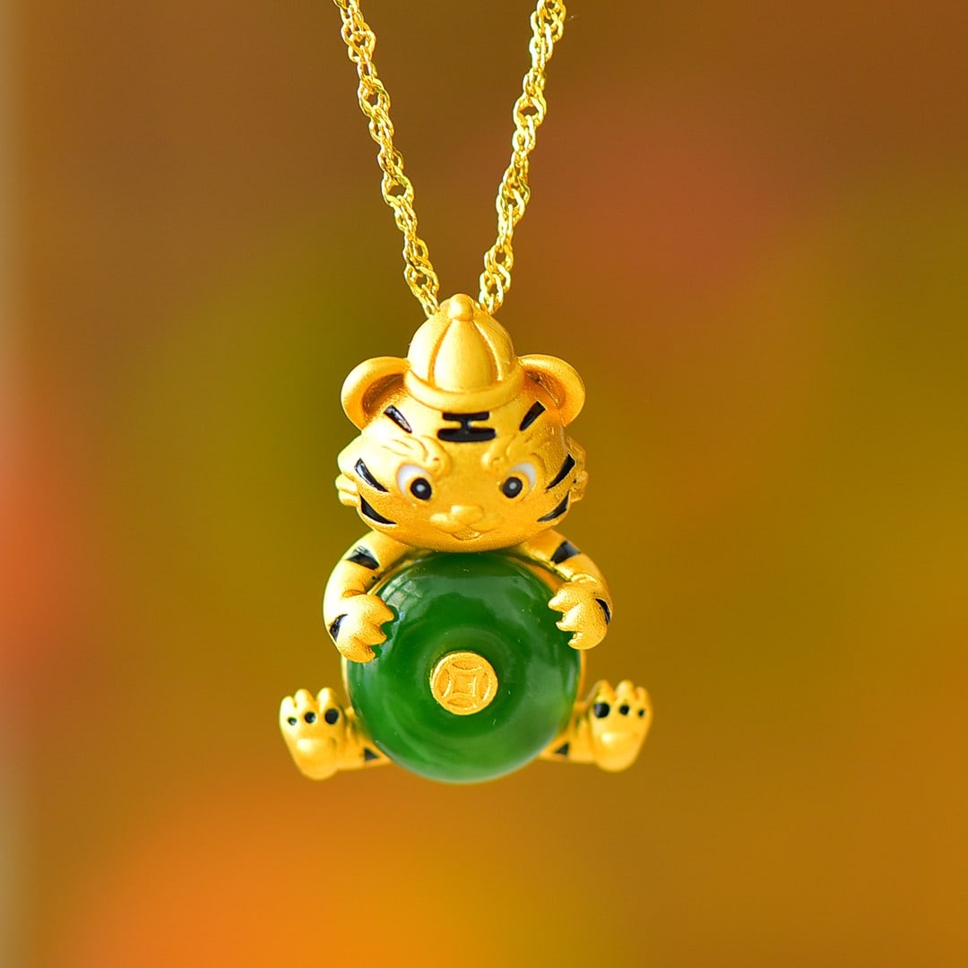 An Exquisite Sterling Silver-Gold Plated Inlaid Jasper Pendant: An Exquisite Sterling Silver-Gold Plated Inlaid Jasper Pendant 纯银镀金镶碧玉吊坠