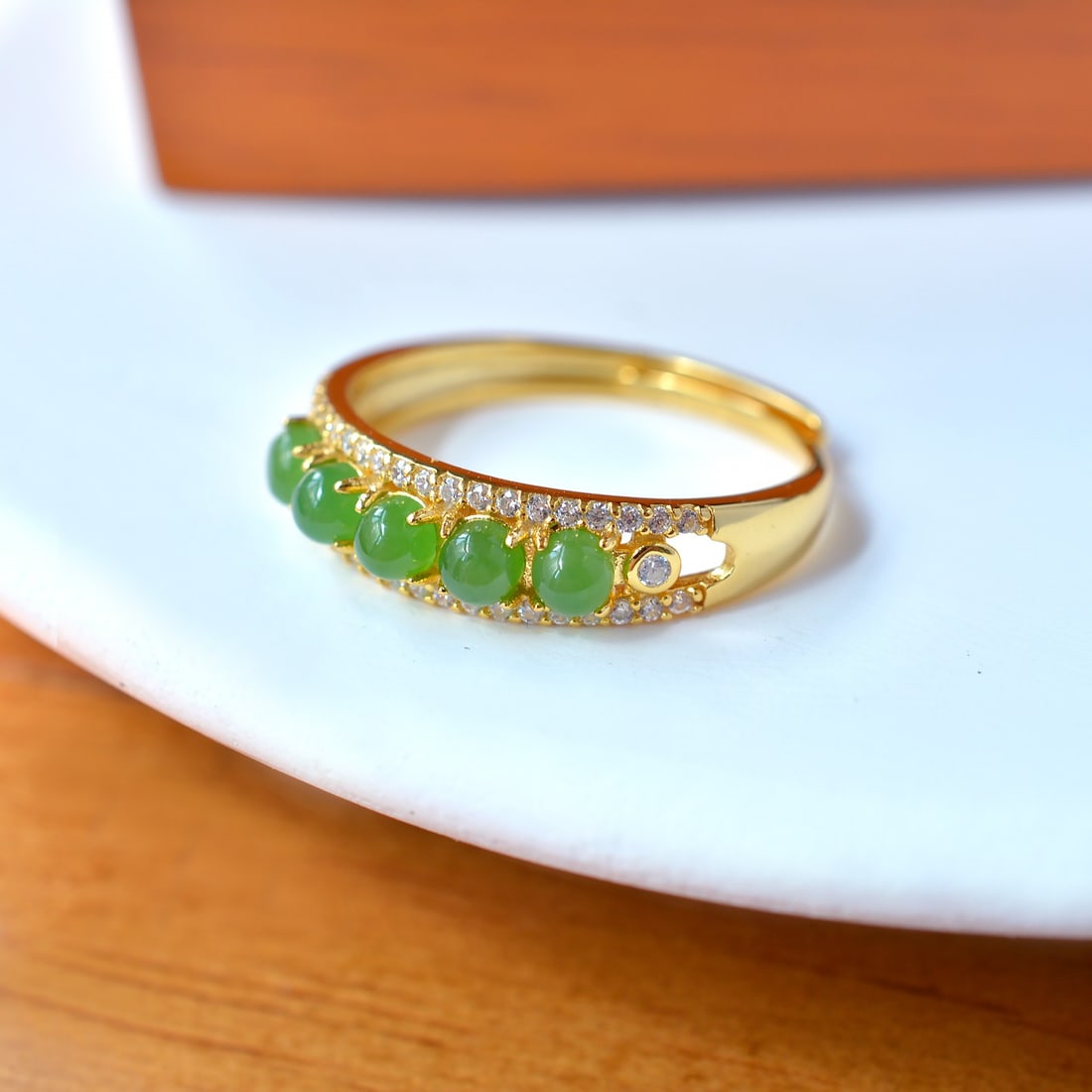 An Exquisite Sterling Silver-Gold Plated Inlaid Jasper Ring,Inlaid Diamond: An Exquisite Sterling Silver-Gold Plated Inlaid Jasper Ring,Inlaid Diamond,Size:0.1inx0.1in 纯银镀金镶碧玉戒指,嵌钻石