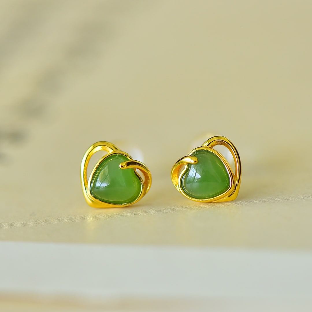 A Pair of Exquisite Sterling Silver-Gold Plated Inlaid Jasper Earrings: A Pair of Exquisite Sterling Silver-Gold Plated Inlaid Jasper Earrings,Size:0.2inx0.2in 一对纯银镀金镶碧玉耳钉